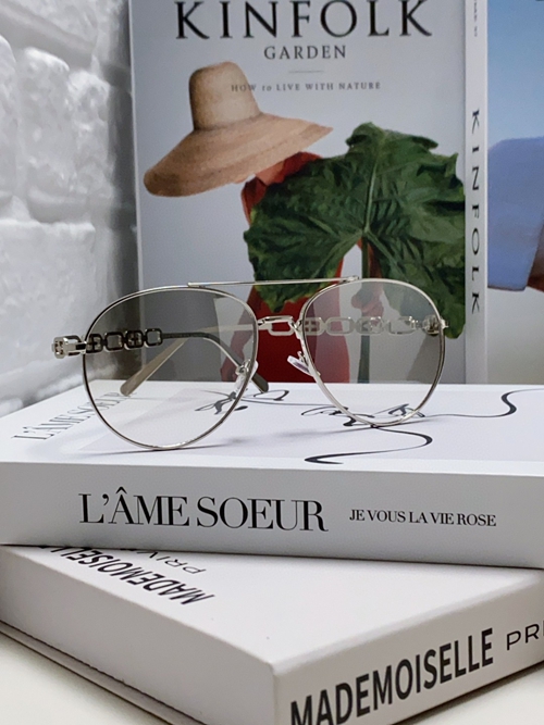 ルイヴィトンサングラス背面デザイン